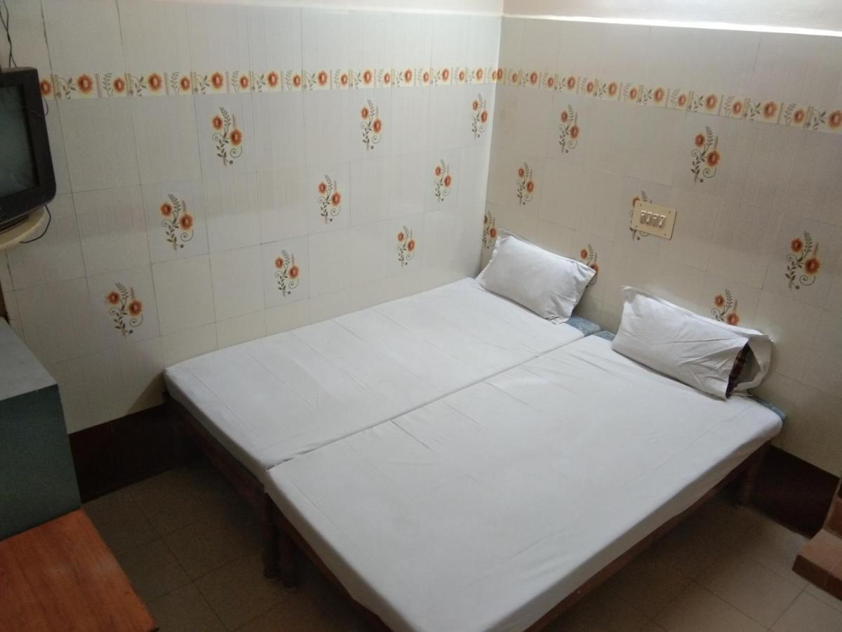 Hotel Sriram Lodge Tirupati Esterno foto