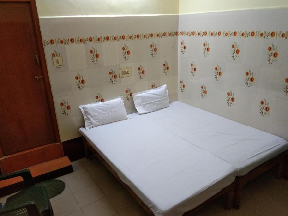 Hotel Sriram Lodge Tirupati Esterno foto
