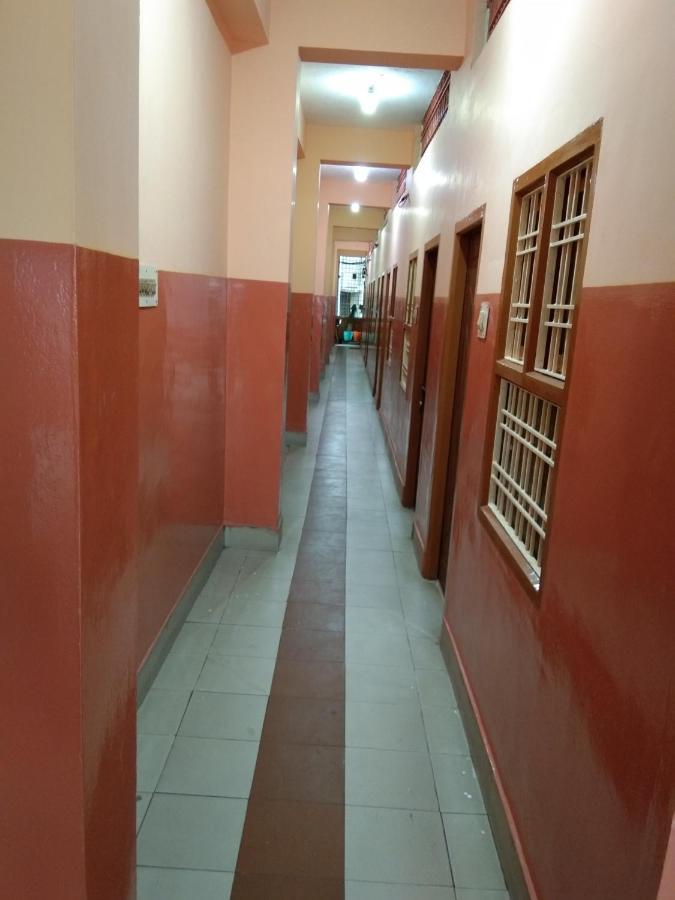 Hotel Sriram Lodge Tirupati Esterno foto