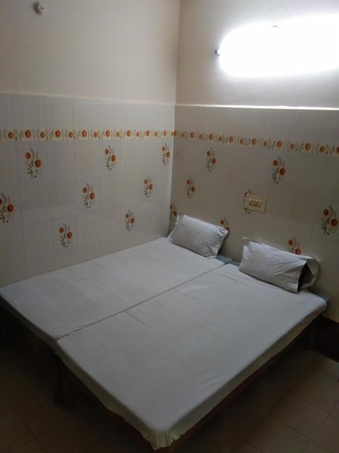 Hotel Sriram Lodge Tirupati Esterno foto