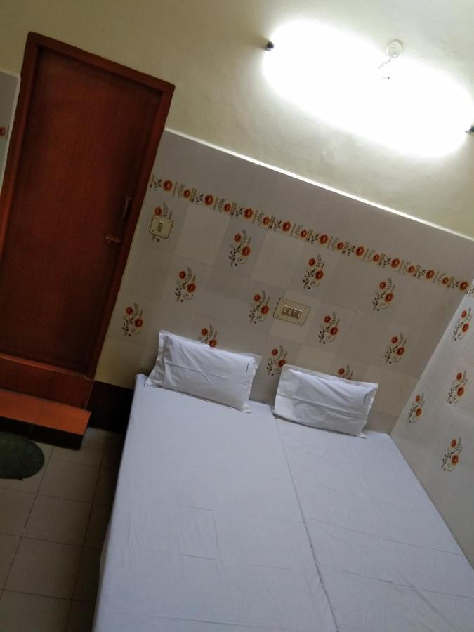 Hotel Sriram Lodge Tirupati Esterno foto
