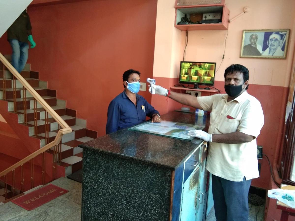 Hotel Sriram Lodge Tirupati Esterno foto