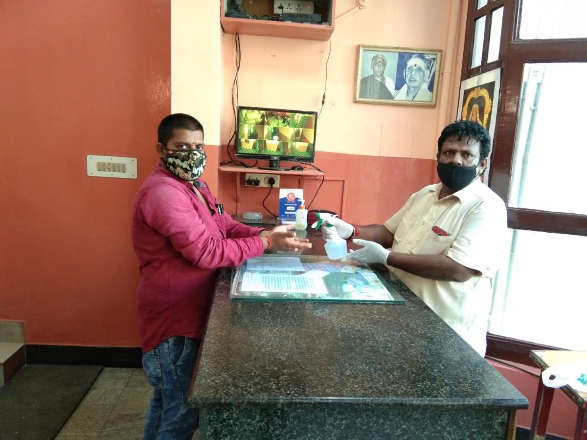 Hotel Sriram Lodge Tirupati Esterno foto