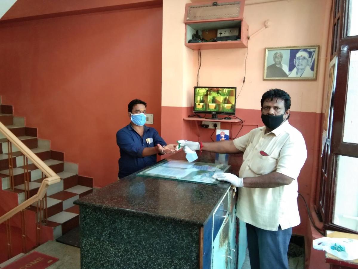Hotel Sriram Lodge Tirupati Esterno foto