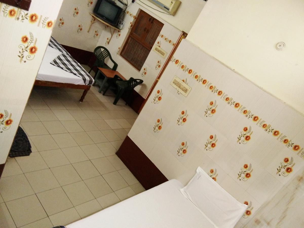 Hotel Sriram Lodge Tirupati Esterno foto