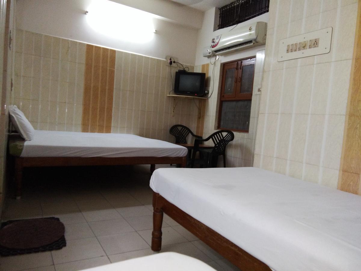 Hotel Sriram Lodge Tirupati Esterno foto