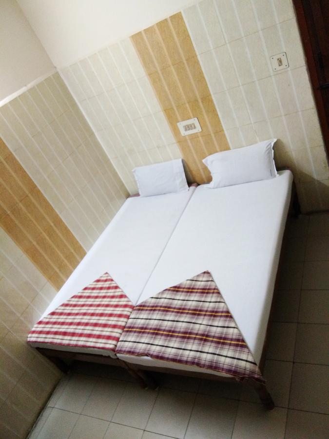 Hotel Sriram Lodge Tirupati Esterno foto